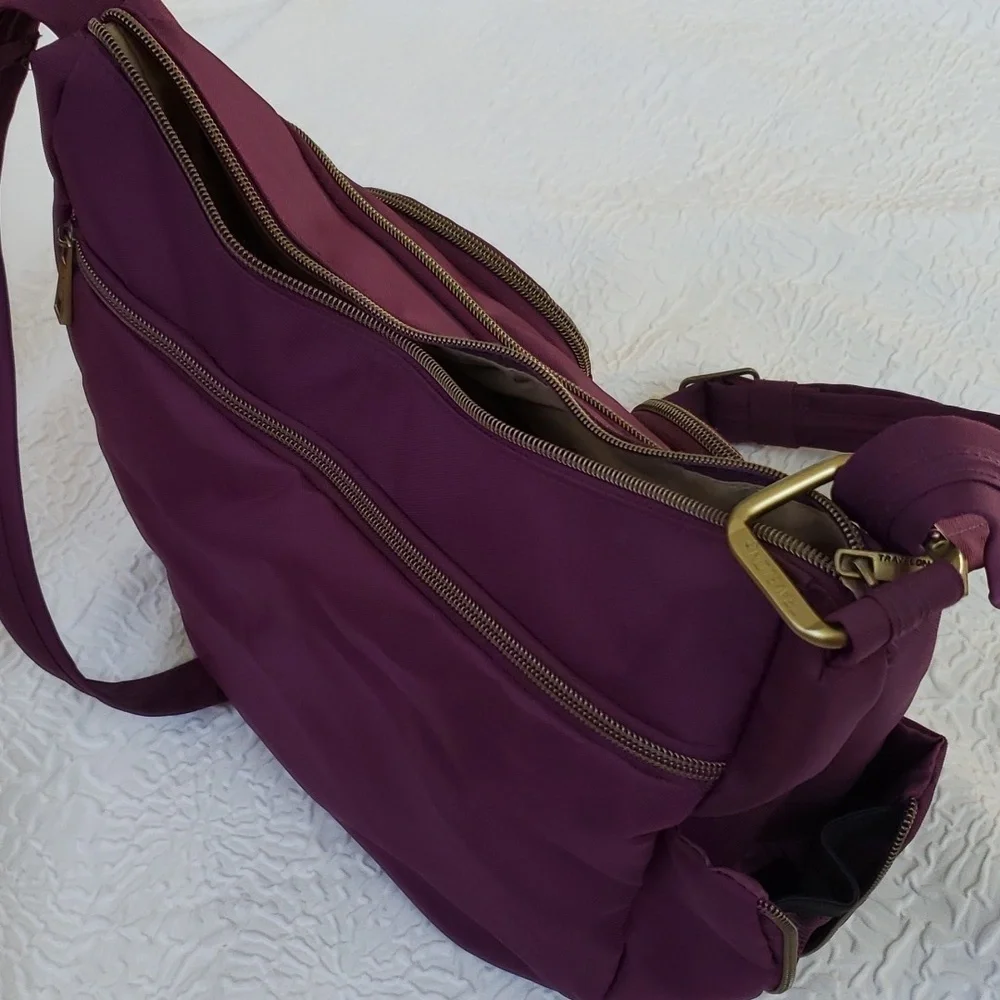 Travelon Anti-Theft Signature Twin Pocket Hobo Bag -  Lightweight.
